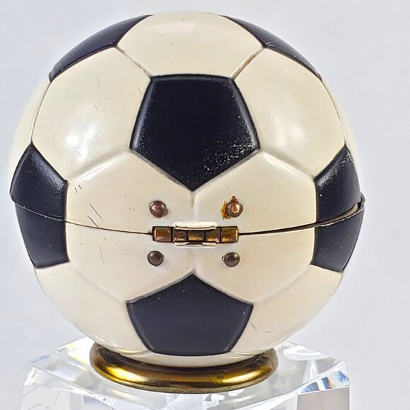 1960’s VINTAGE FRENCH GOLDTONE TABLE CIGARETTE EMPTYLIGHTER BL & WH SOCCERBALL - Picture 8 of 10